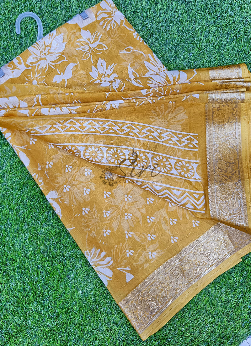 Lovely Printed Georgette Saree in Self Design